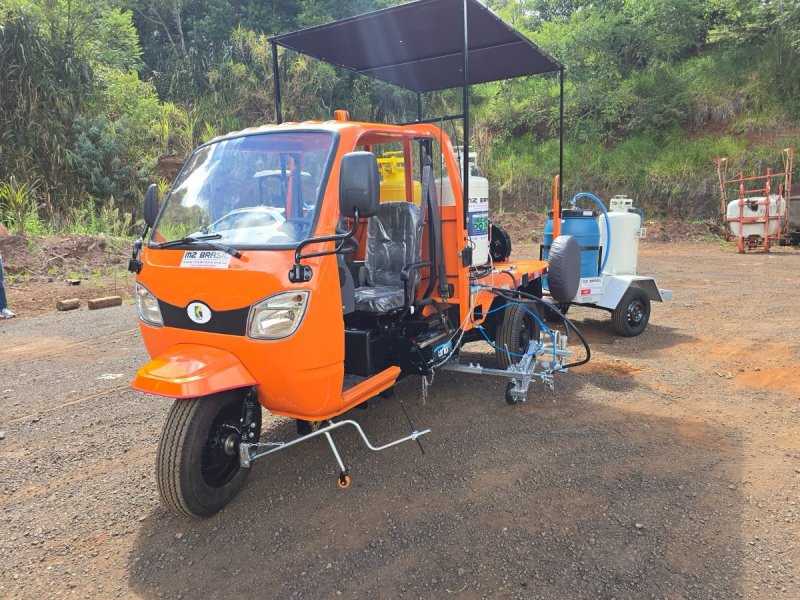 Nova Laranjeiras recebe veículo para reforçar sinalização e pintura viária